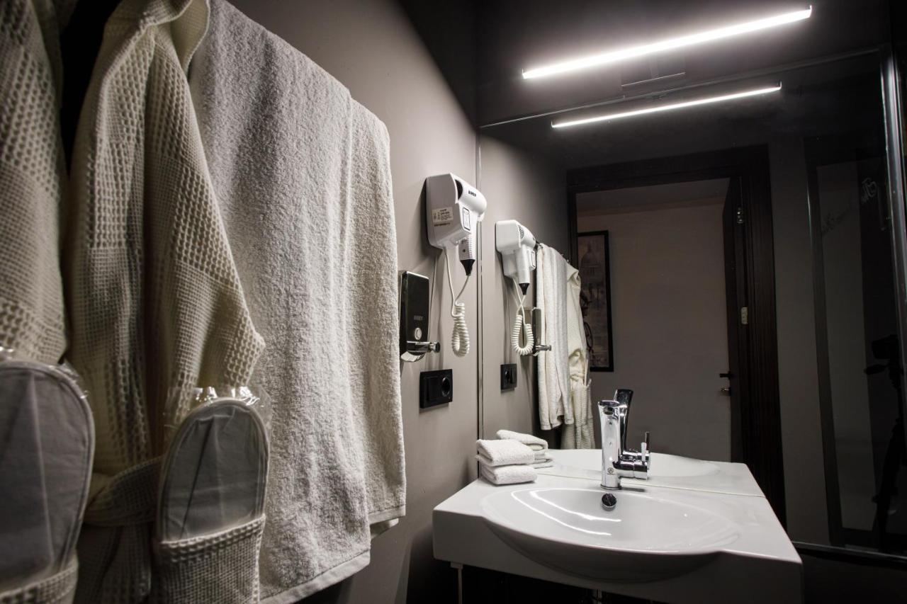 The Phoenix Boutique Hotel Yerevan Bagian luar foto