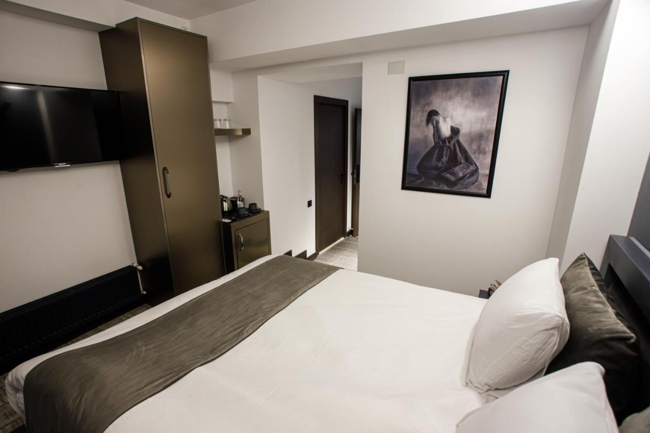 The Phoenix Boutique Hotel Yerevan Bagian luar foto