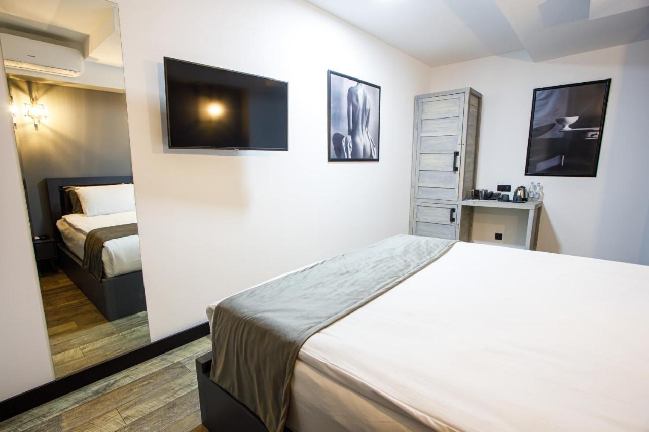 The Phoenix Boutique Hotel Yerevan Bagian luar foto