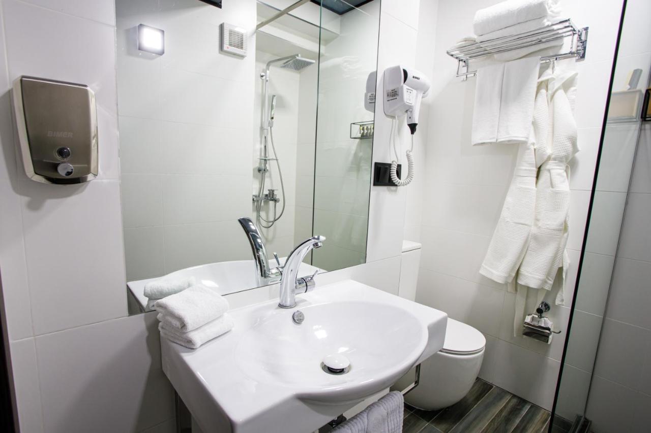 The Phoenix Boutique Hotel Yerevan Bagian luar foto