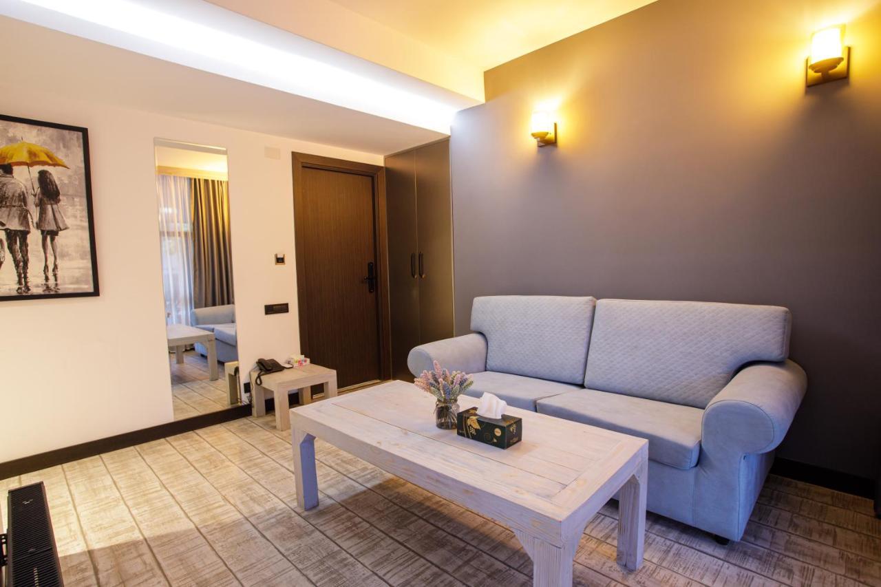 The Phoenix Boutique Hotel Yerevan Bagian luar foto