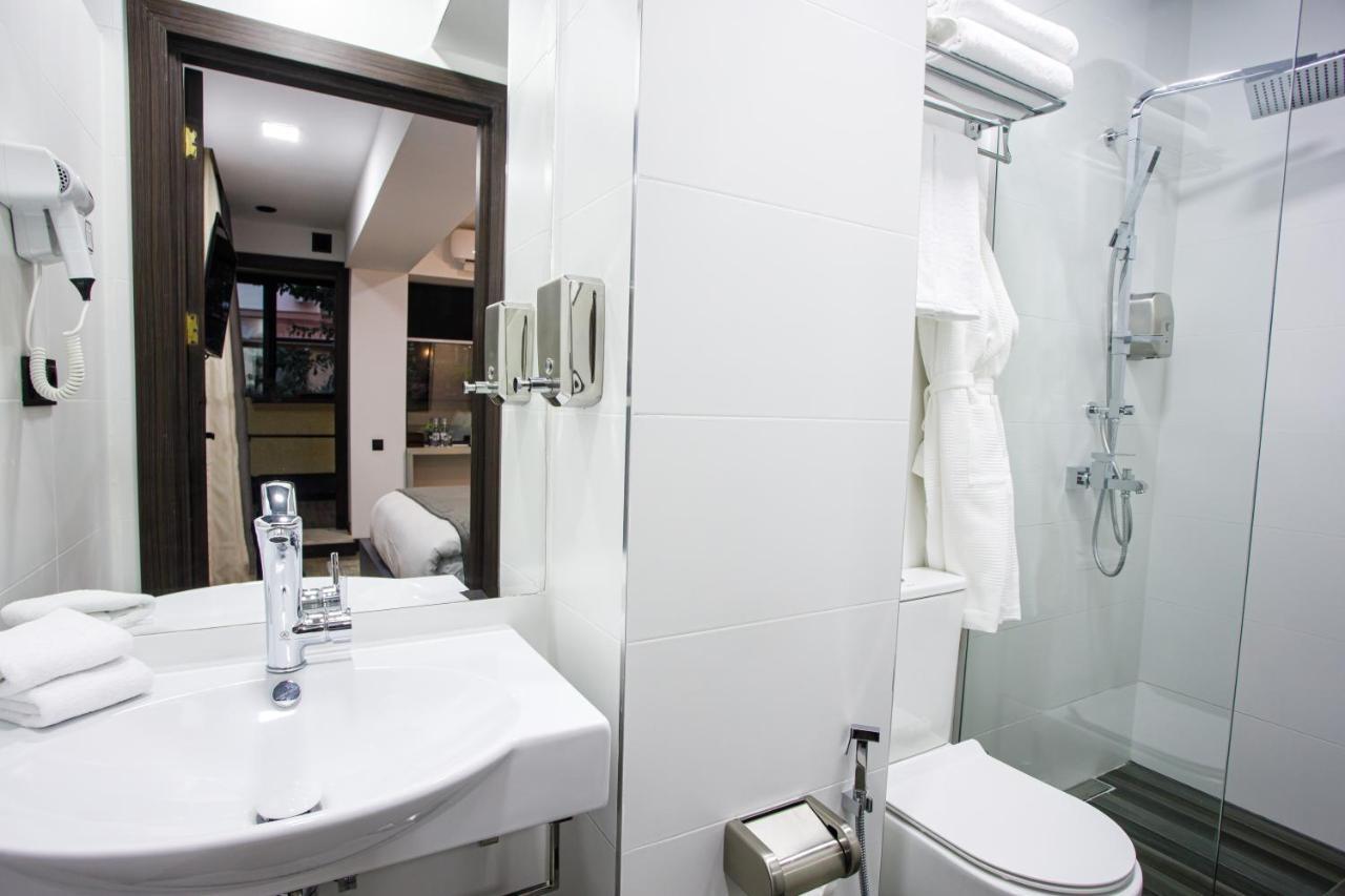 The Phoenix Boutique Hotel Yerevan Bagian luar foto
