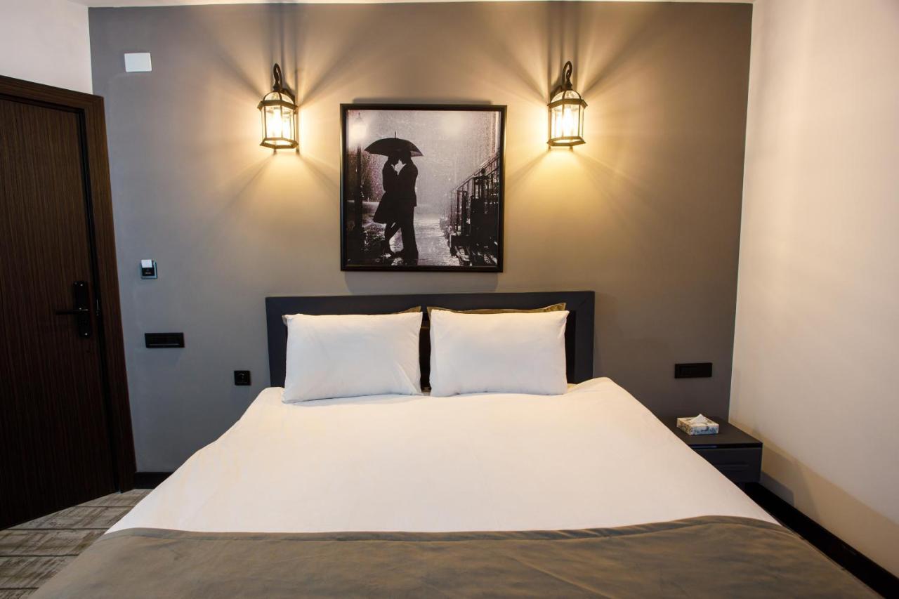 The Phoenix Boutique Hotel Yerevan Bagian luar foto