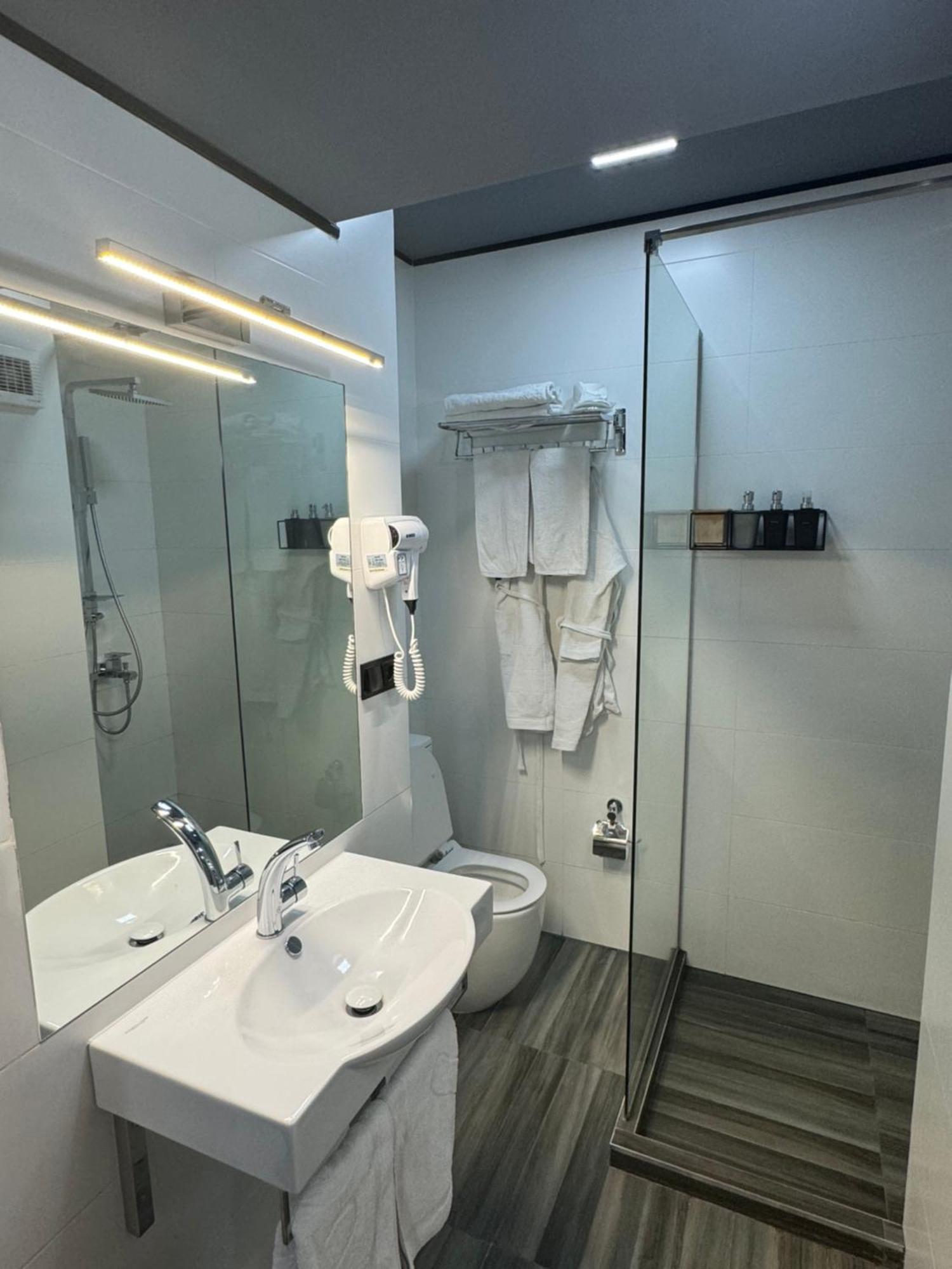 The Phoenix Boutique Hotel Yerevan Bagian luar foto