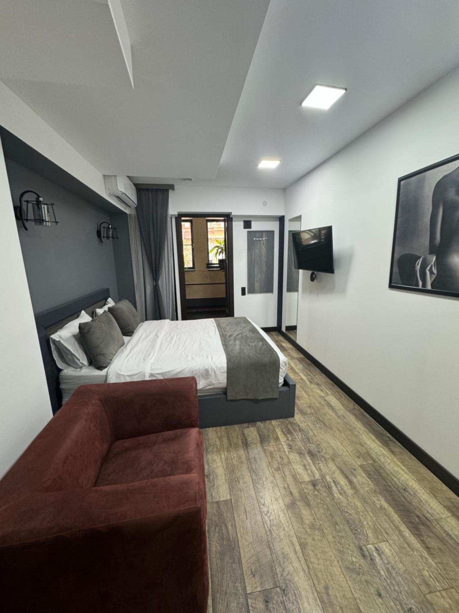 The Phoenix Boutique Hotel Yerevan Bagian luar foto